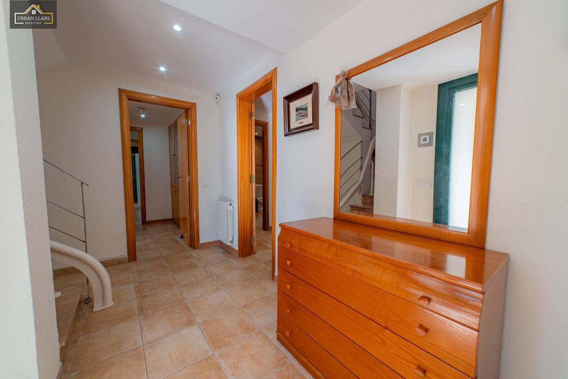 House or chalet for sale in Sant Vicenç de Montalt  with Private garden, Parquet flooring and Community pool