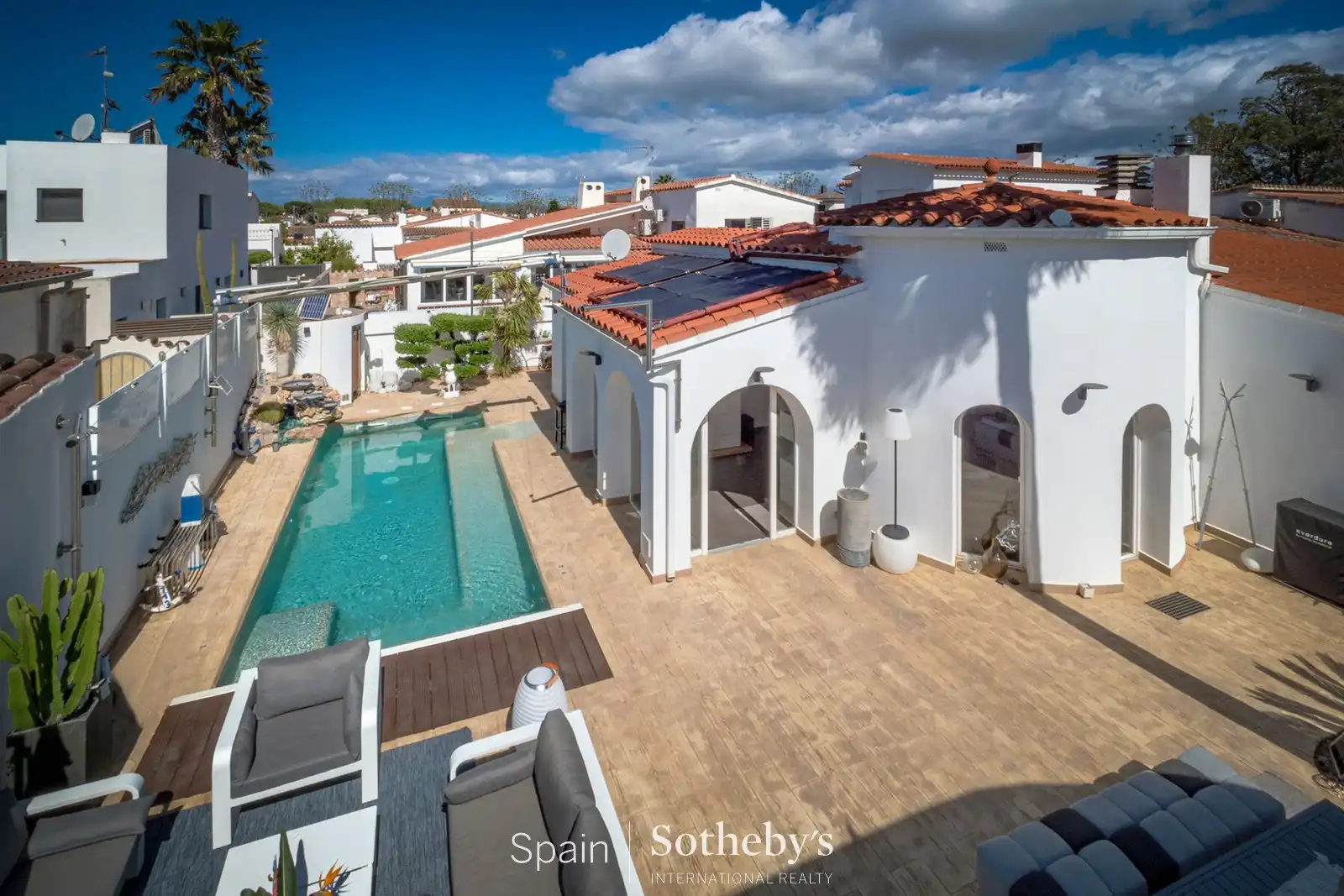 Casa con piscina in vendita a Carrer Montgrí