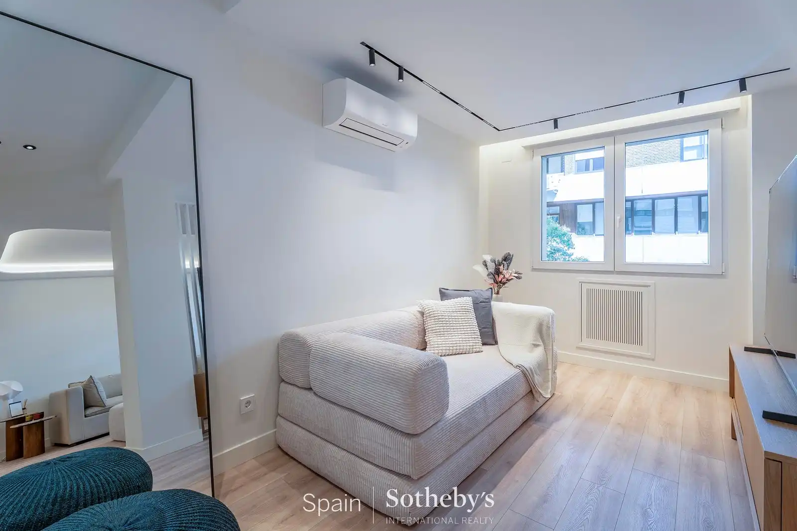 Sala d'estar de Apartament en venda en Madrid amb Aire condicionat i Calefacció