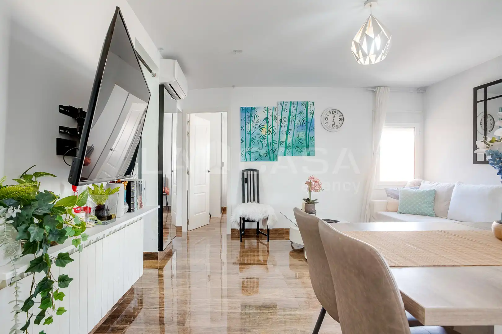 Sala de estar de Piso en venta en L'Hospitalet de Llobregat con Balcón