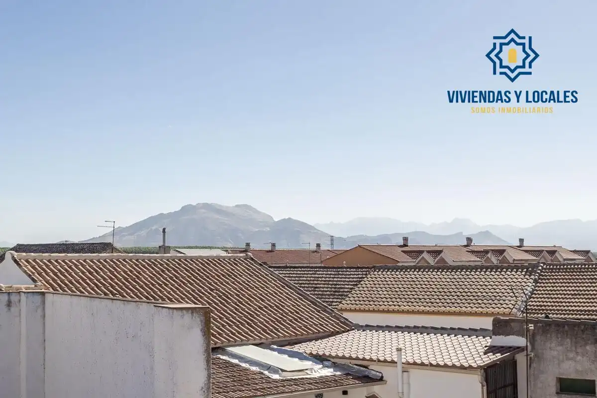 Vista exterior de Casa adosada en venda en Chauchina amb Terrassa i Balcó