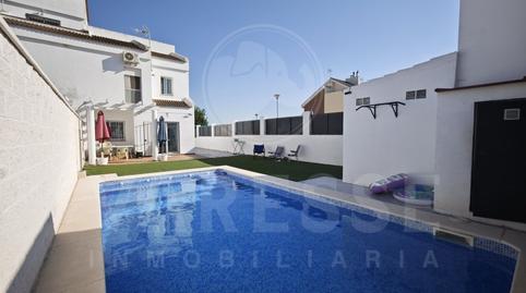 Foto 2 de Casa adosada en venda a Calle Emilia Pardo Bazan, Huévar del Aljarafe, Sevilla