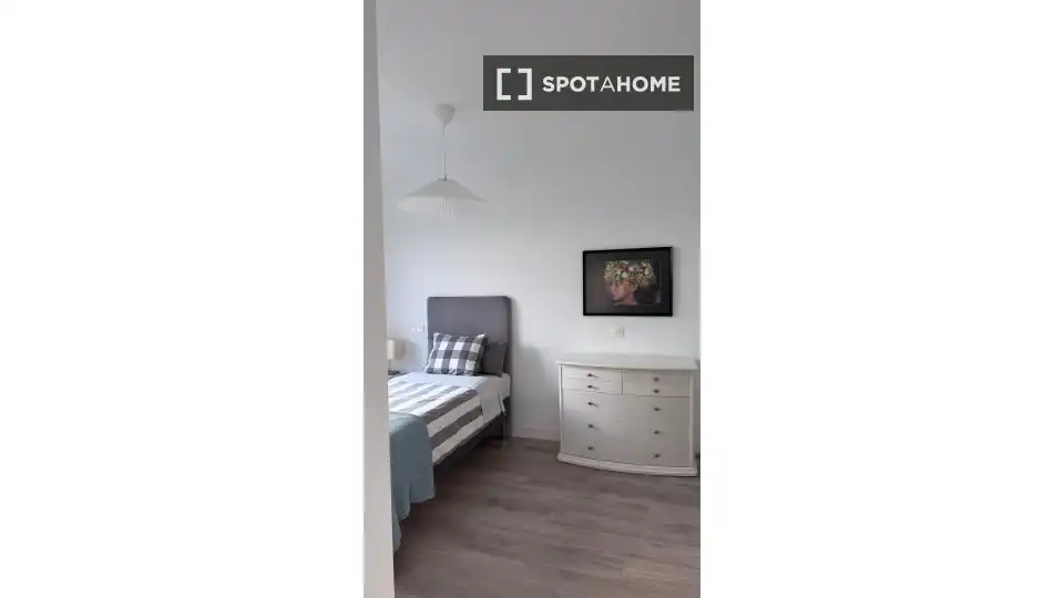 Habitación de Piso para compartir en Alcalá de Henares con Aire acondicionado, Calefacción y Amueblado