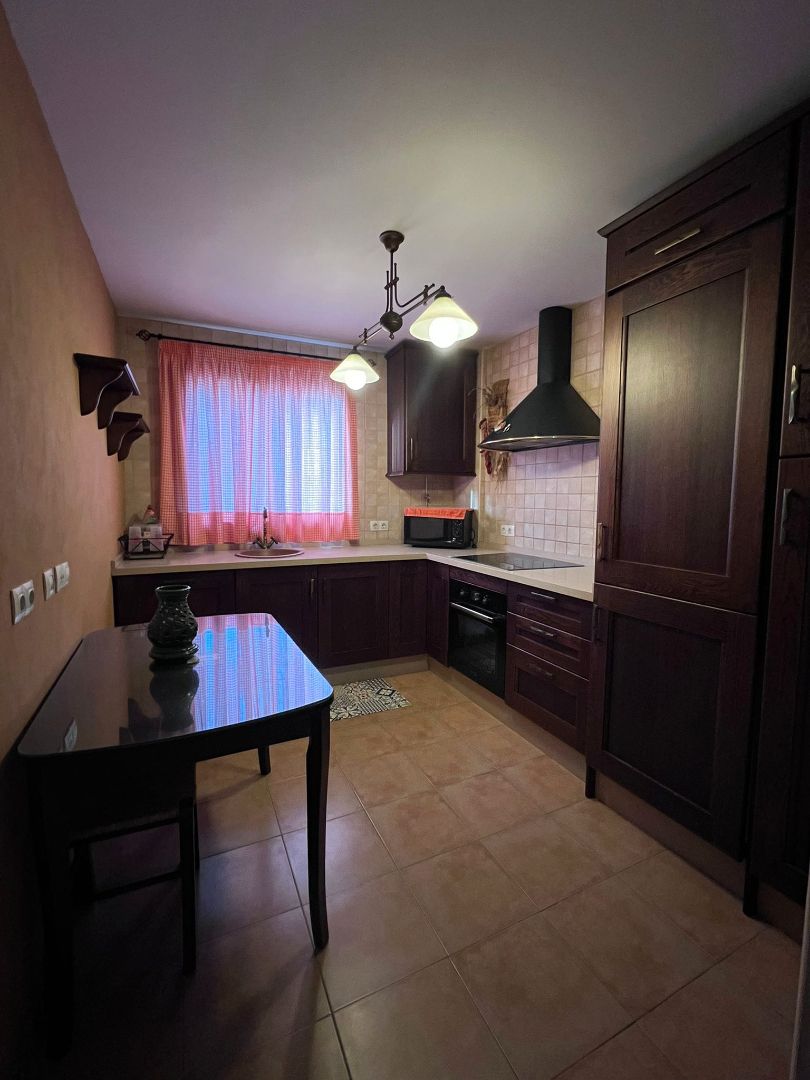 Cuina de Casa o xalet de lloguer en Dos Hermanas amb Aire condicionat, Terrassa i Moblat