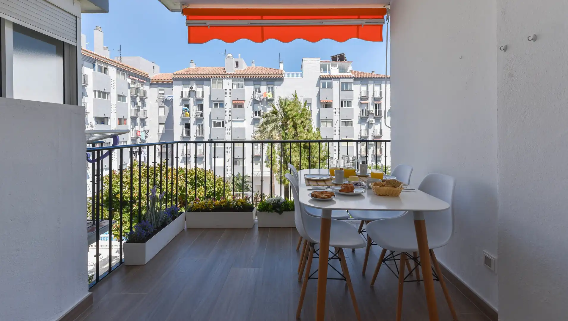 Außenansicht von Wohnung zur Miete in Fuengirola mit Klimaanlage, Heizung und Privatgarten