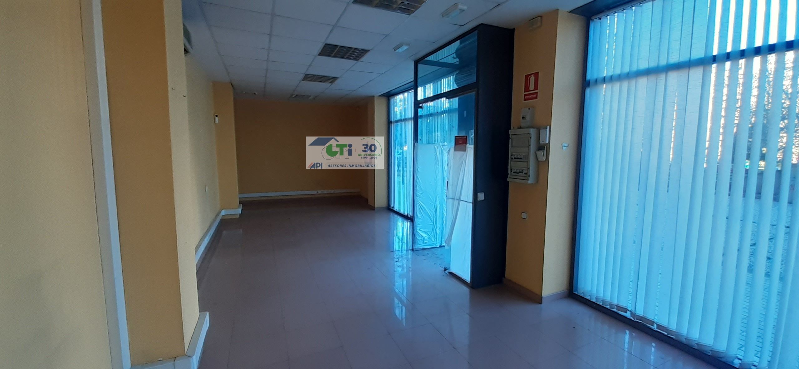 Premises for sale in  Zaragoza Capital