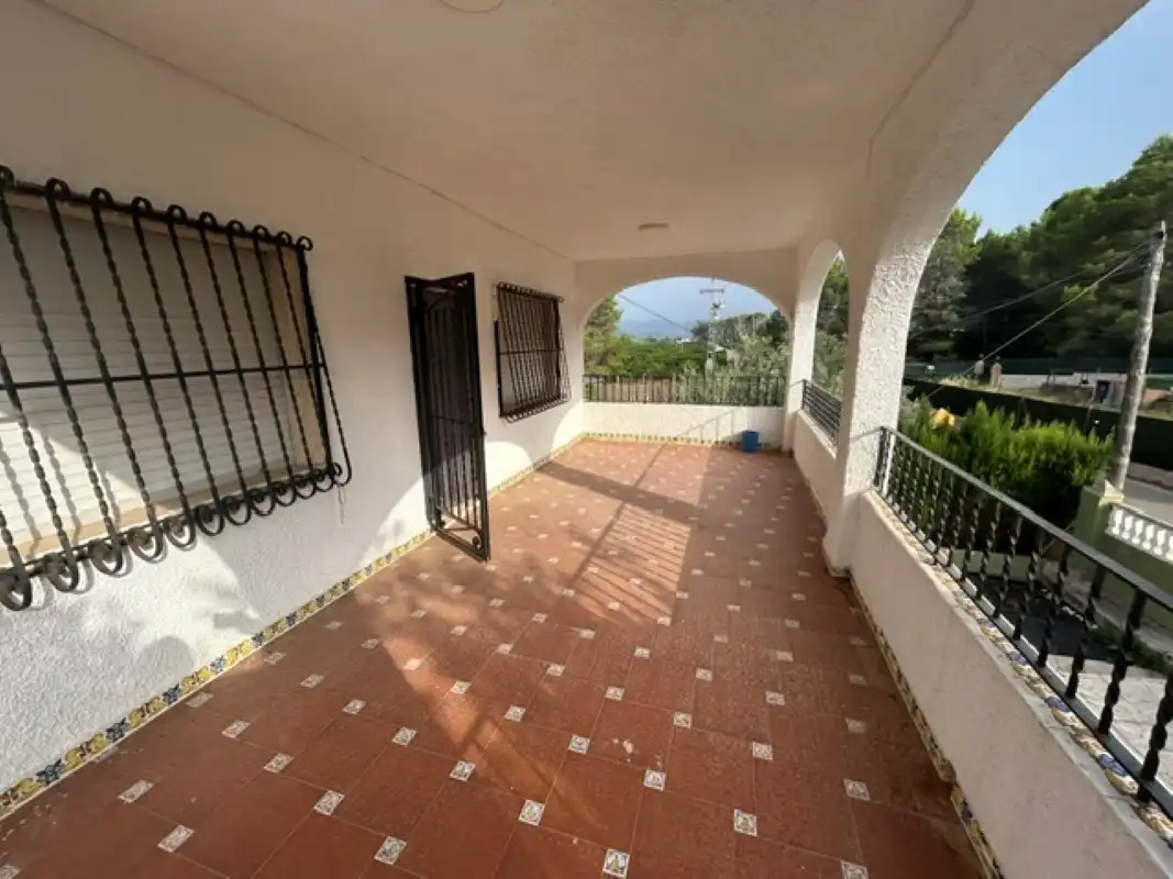 Vista exterior de Casa o xalet en venda en Palma de Gandia amb Aire condicionat, Terrassa i Piscina