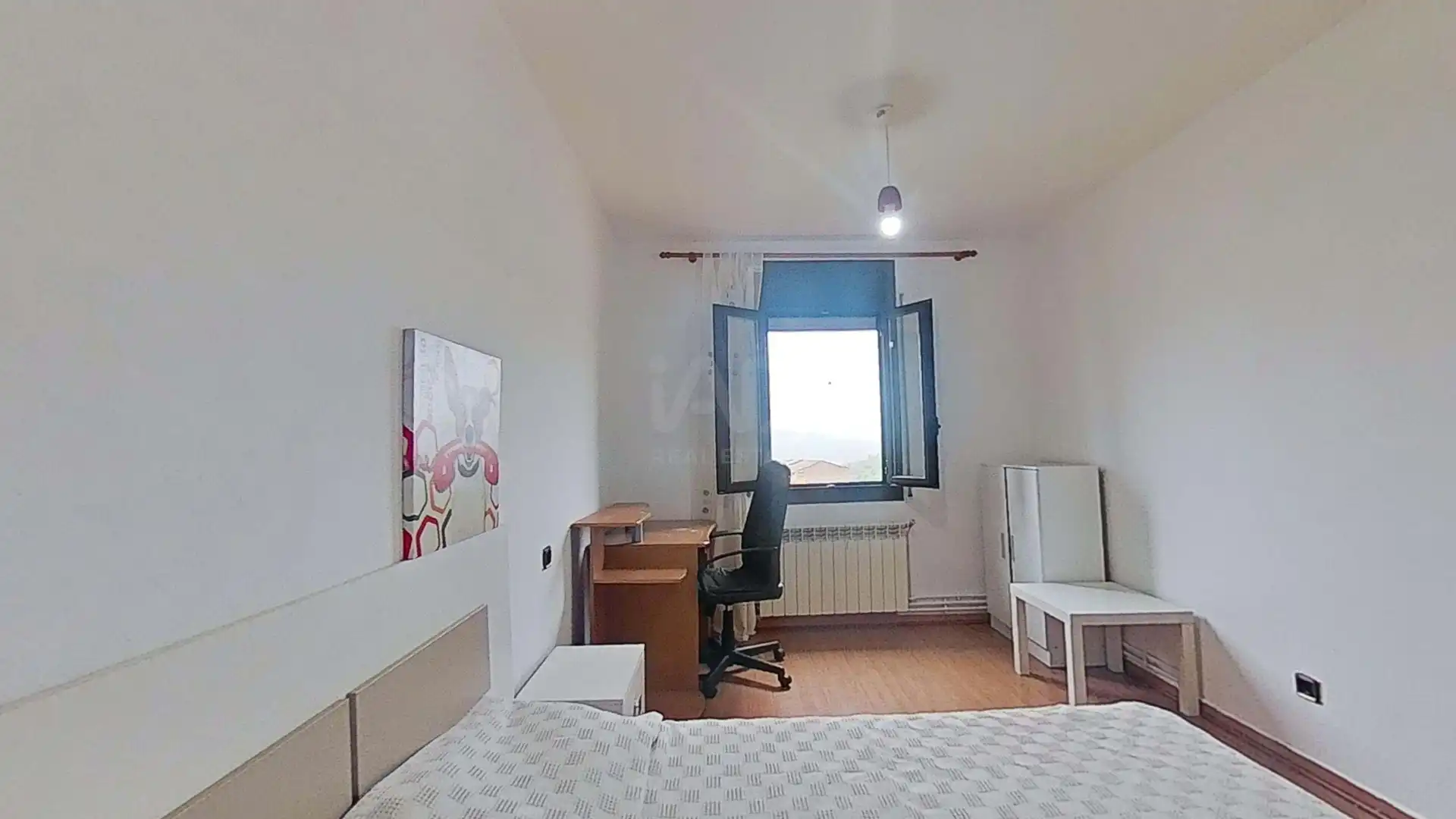 Schlafzimmer von Wohnung zum Verkauf in Arén mit Heizung