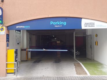 Motorradstellplatz zur Miete in Carrer de Nàpols 21