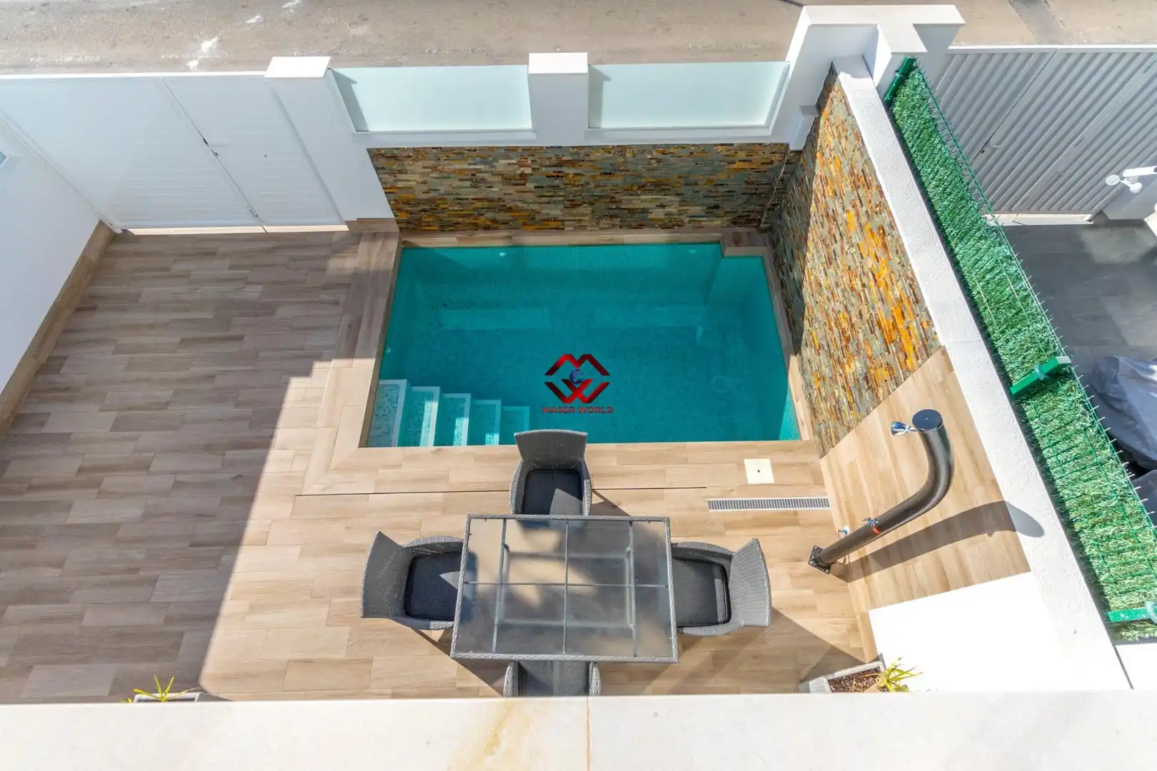 Schwimmbecken von Einfamilien-Reihenhaus zum Verkauf in San Pedro del Pinatar mit Privatgarten, Terrasse und Schwimmbad