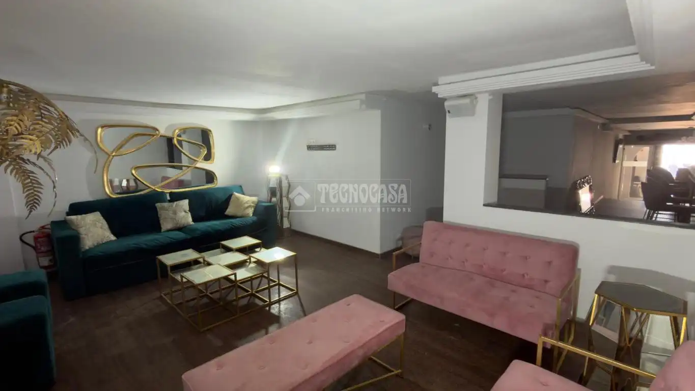 Sala d'estar de Local en venda en Manilva amb Aire condicionat