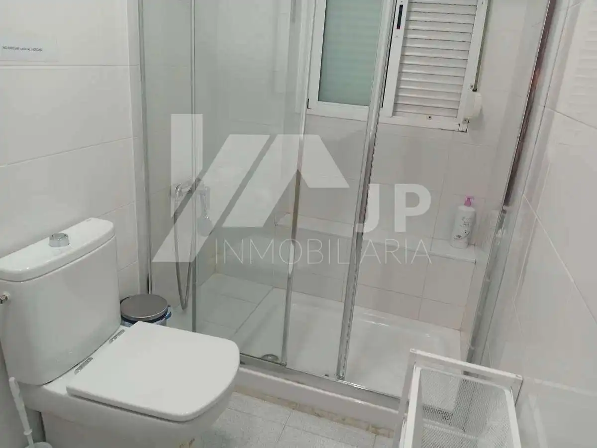 Wohnung zur Miete in Calle Buensuceso, Centro - Sagrario