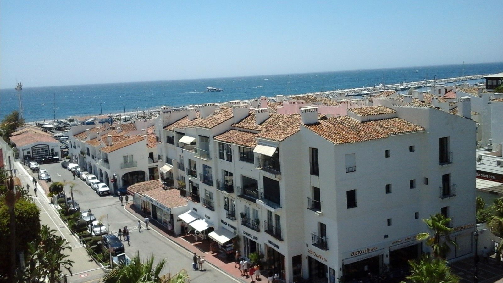 Vista exterior de Piso en venta en Marbella con Aire acondicionado, Terraza y Trastero