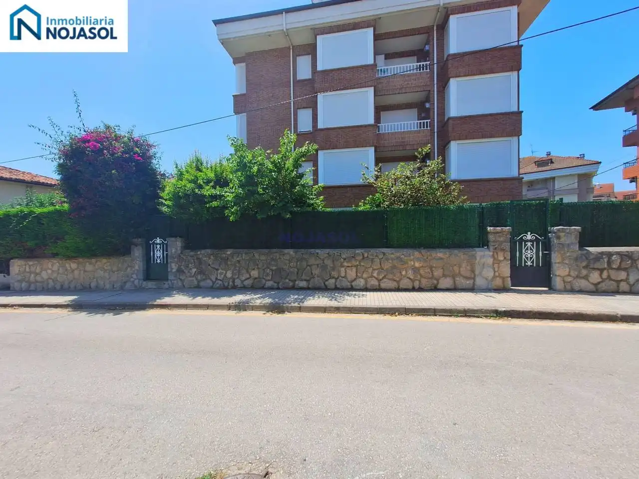 Vista exterior de Apartament de lloguer en Noja amb Calefacció, Jardí privat i Terrassa