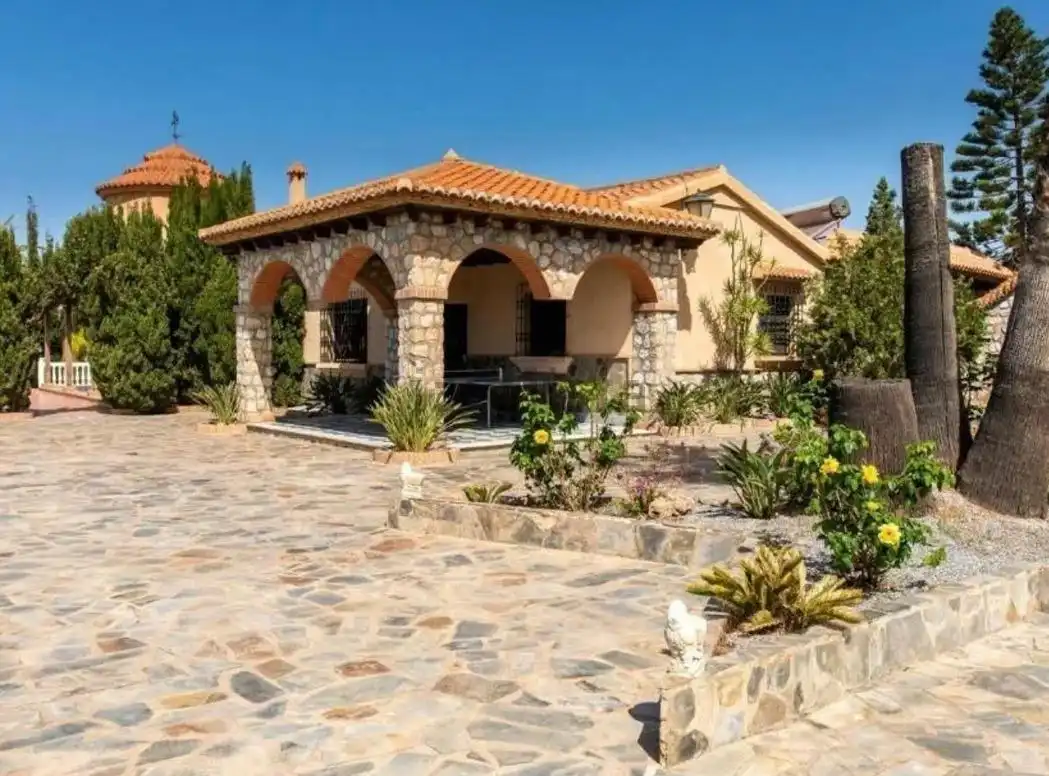 Vista exterior de Casa o xalet en venda en Motril amb Aire condicionat, Calefacció i Terrassa