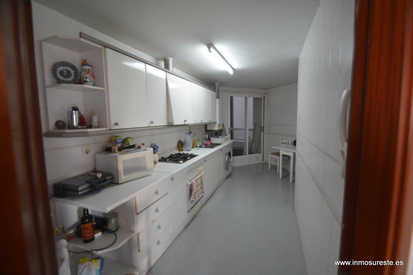 Cuina de Pis en venda en Alicante / Alacant amb Aire condicionat, Jardí privat i Piscina comunitària