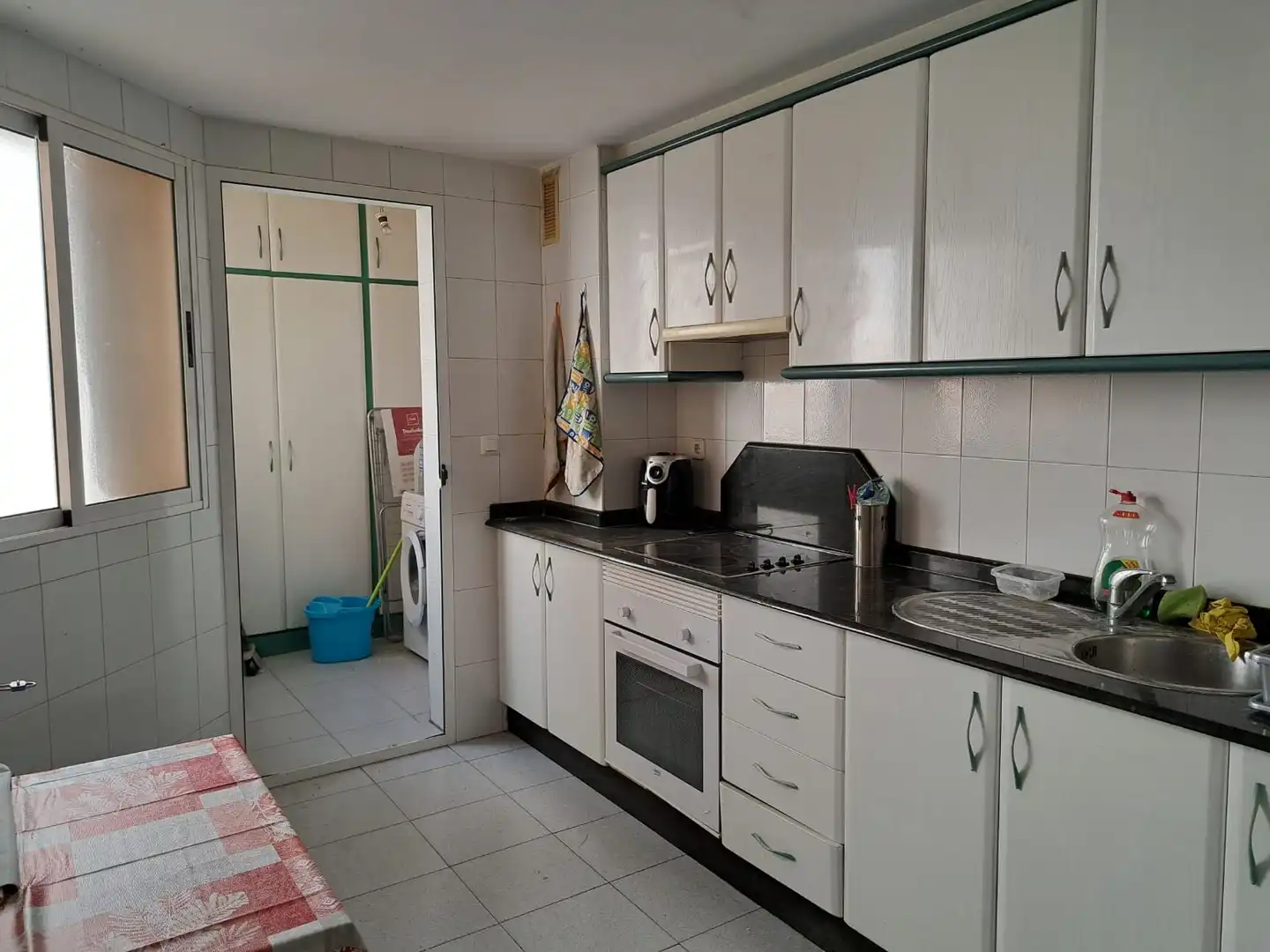 Küche von Wohnung zur untervermieten in Cartagena mit Möbliert, Ofen und Waschmaschine