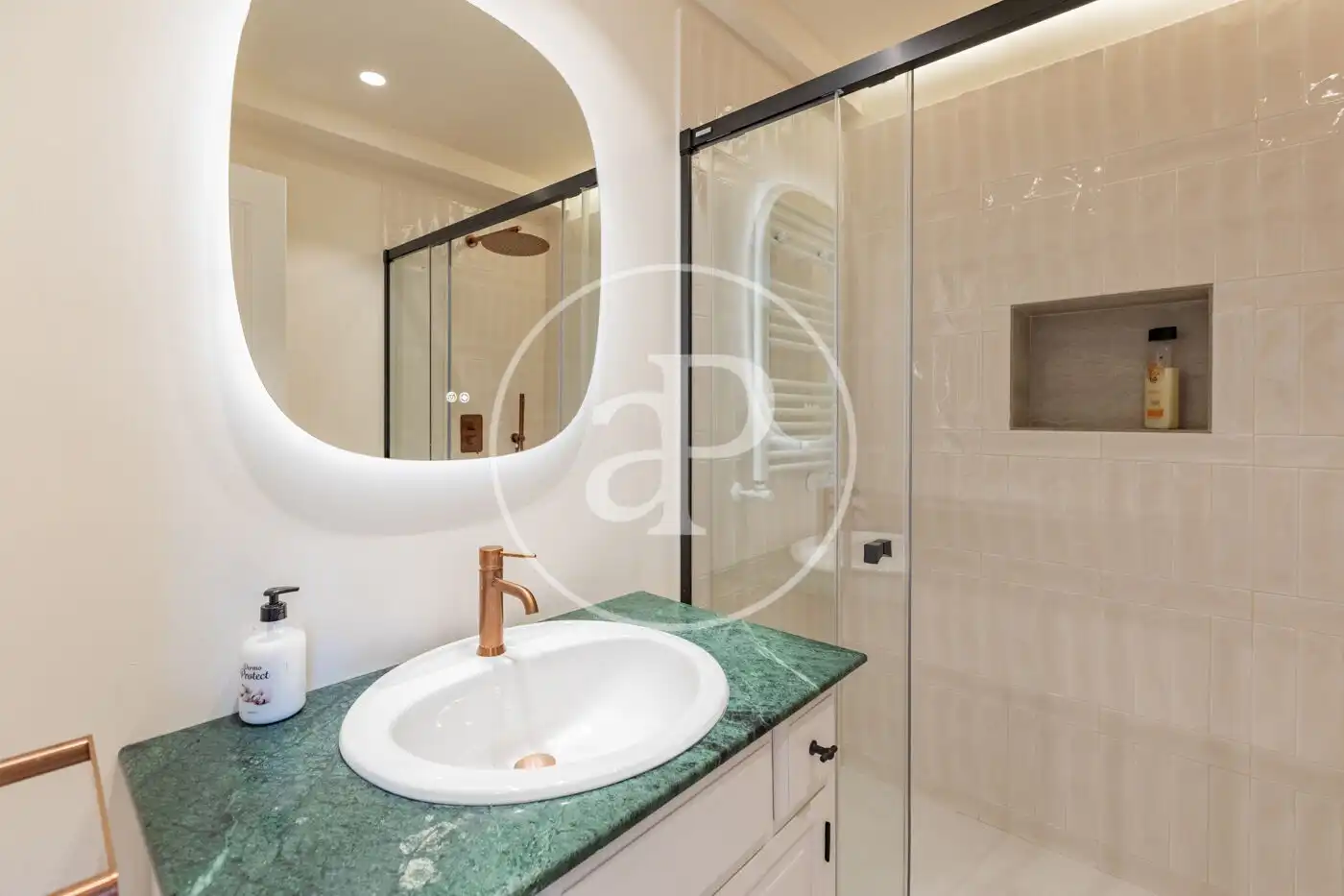 Bathroom of Houses for rent in Madrid  with Air Conditioner, Heating and Private garden