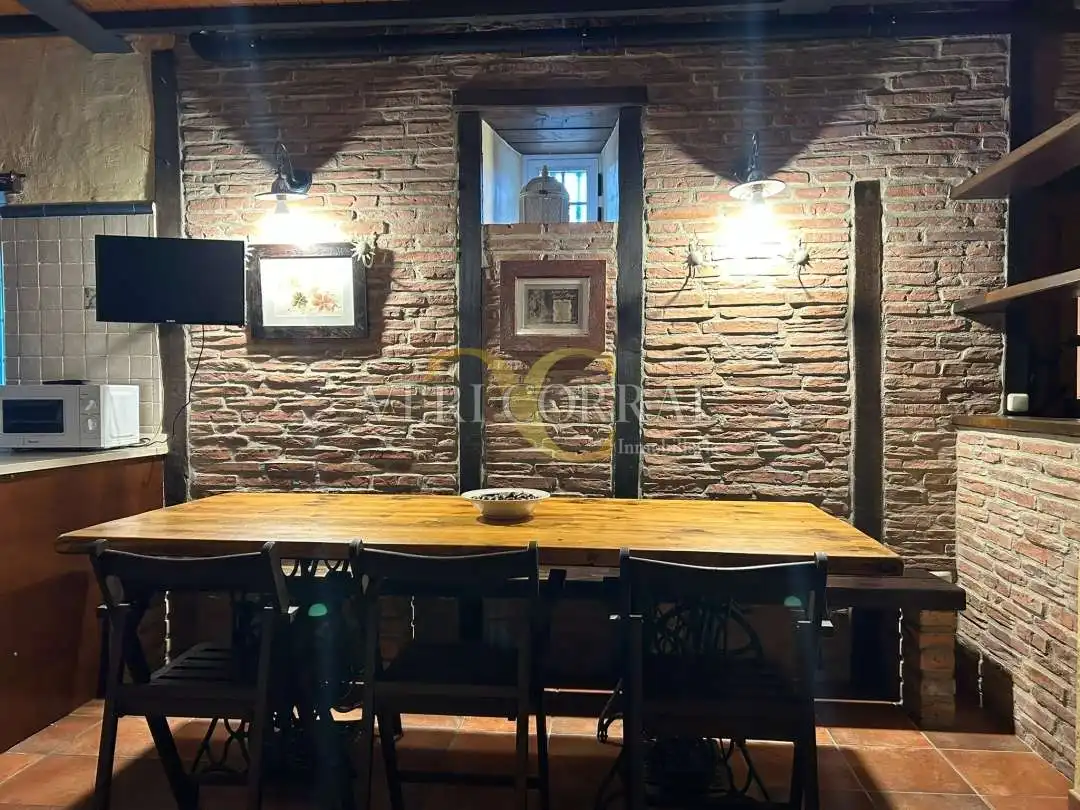Menjador de Casa adosada en venda en Llanes amb Calefacció i Moblat