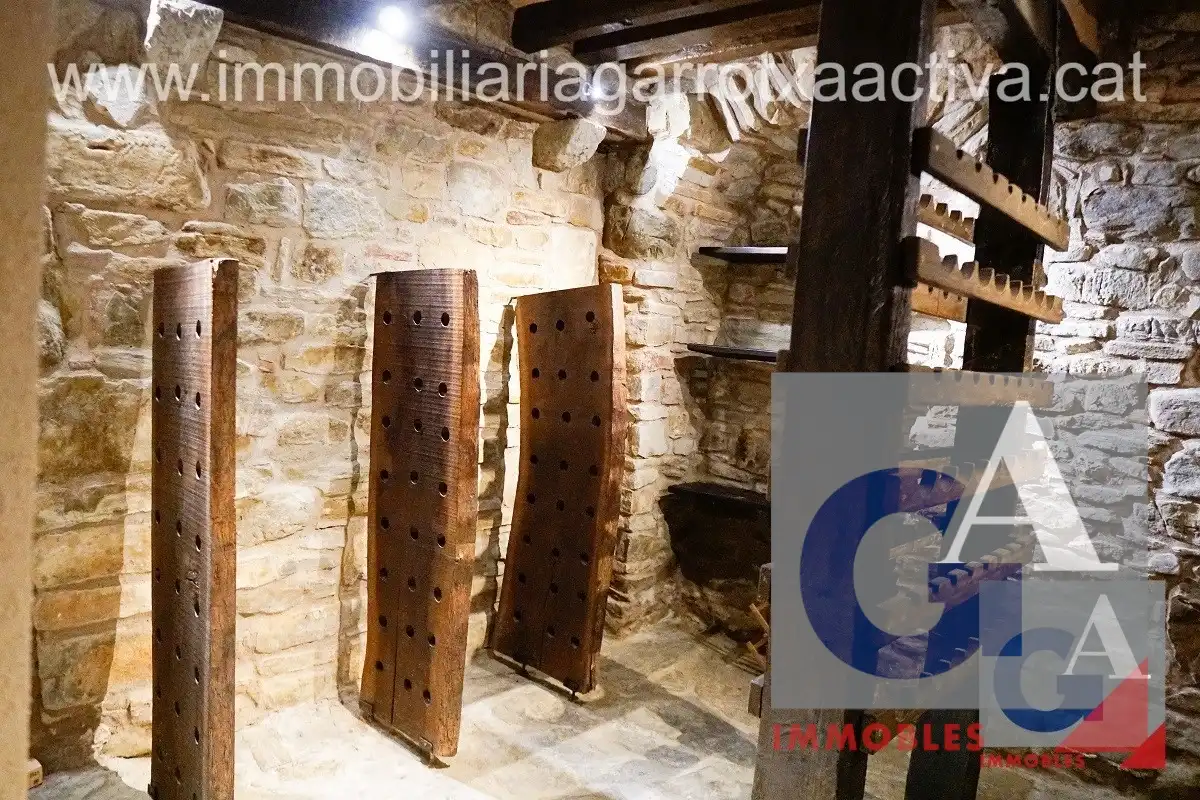 Casa rústica amb terrassa en venda a Sant Joan Les Fonts, imagen 40