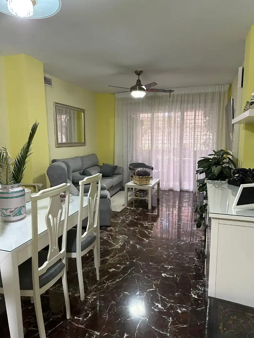 Wohnzimmer von Wohnung zum Verkauf in Córdoba mit Klimaanlage, Heizung und Privatgarten