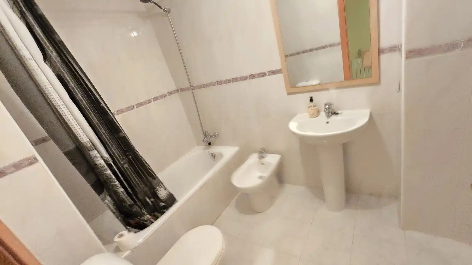 Baño de Piso de alquiler en Humanes de Madrid con Aire acondicionado y Calefacción