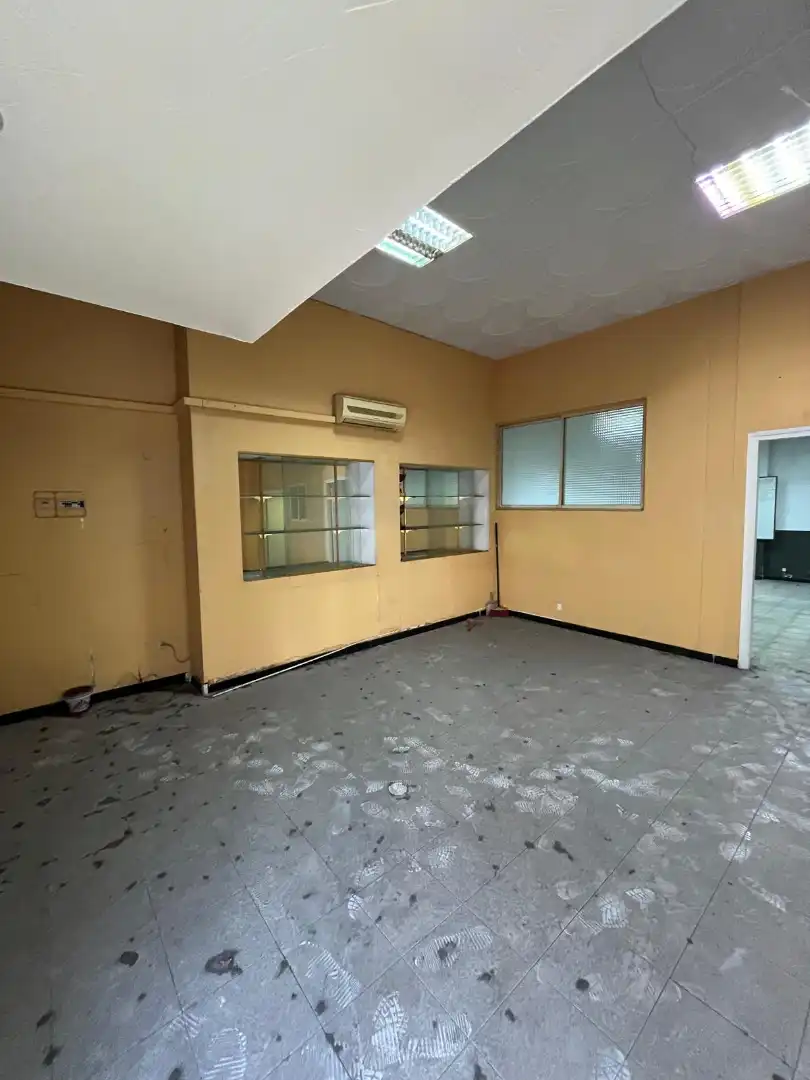 Local comercial en venta en Carrer Joan Salvat i Papasseit, imagen 2