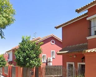 Exterior view of Single-family semi-detached for sale in Bormujos