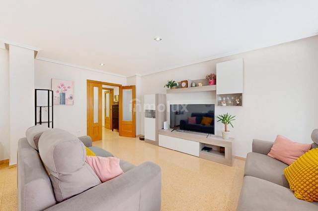 Piso en Venta en Olof Palme, 14 en Altozano - Conde Lumiares