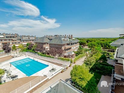 Piscina de Àtic en venda en Majadahonda amb Aire condicionat, Terrassa i Balcó