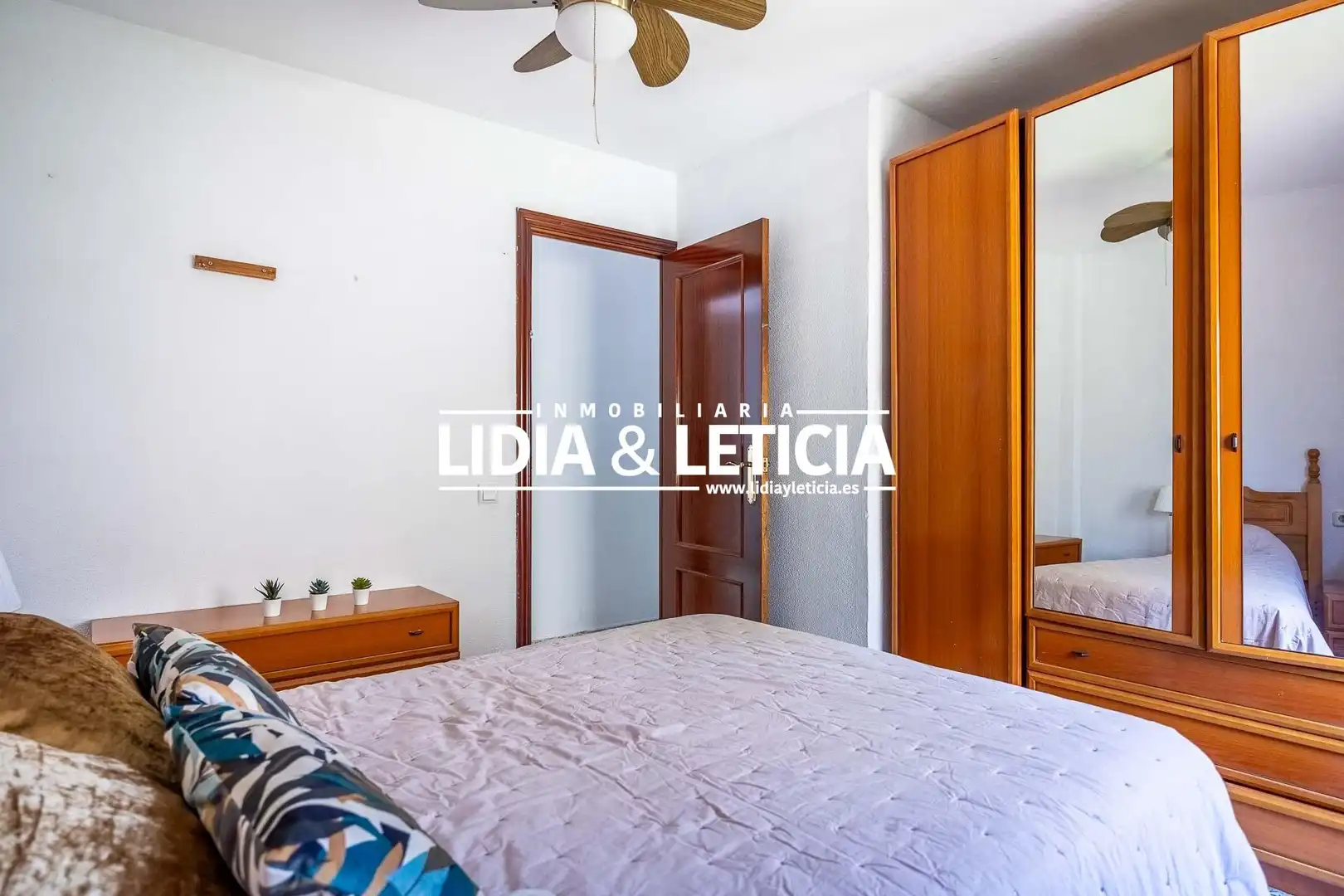 Bedroom of Flat for sale in Alcalá de Guadaira  with Air Conditioner, Terrace and Furnished