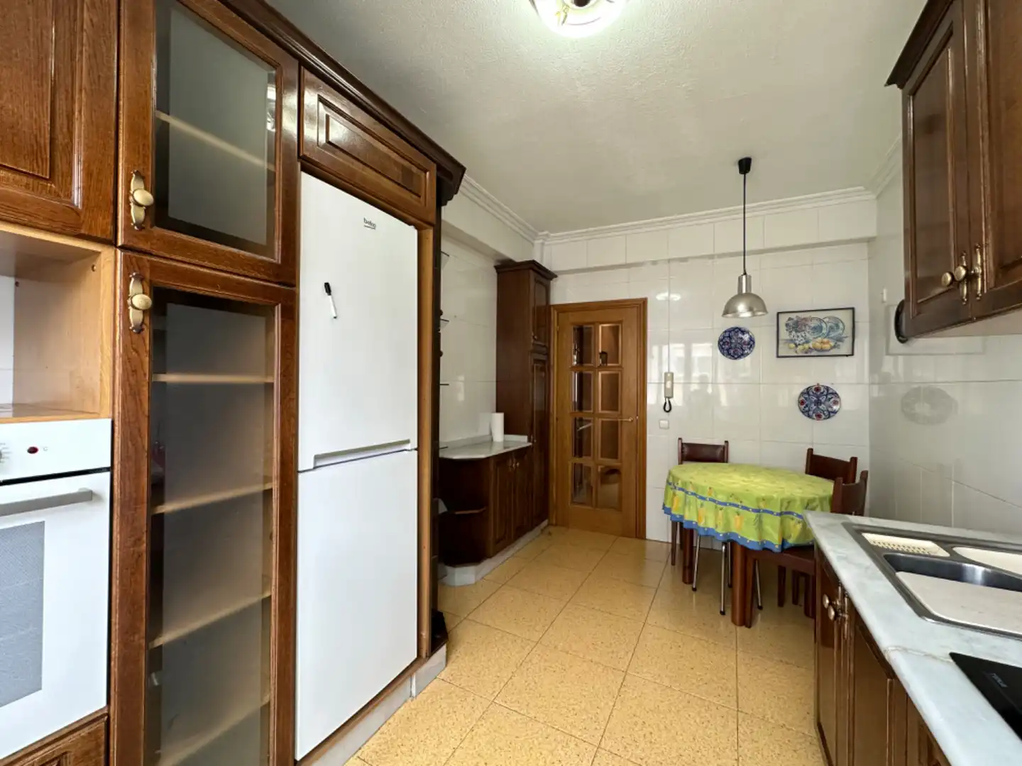 Cocina de Piso de alquiler en Santiago de Compostela  con Calefacción, Parquet y Amueblado