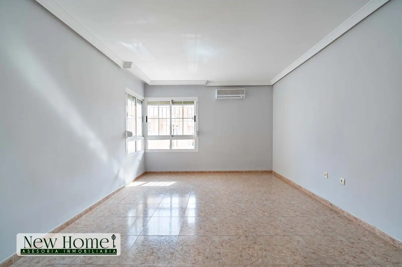 Habitación de Casa adosada en venta en Roquetas de Mar con Terraza, Amueblado y Piscina comunitaria