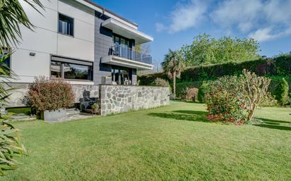 Jardí de Casa o xalet en venda en Irun  amb Jardí privat, Moblat i Jacuzzi