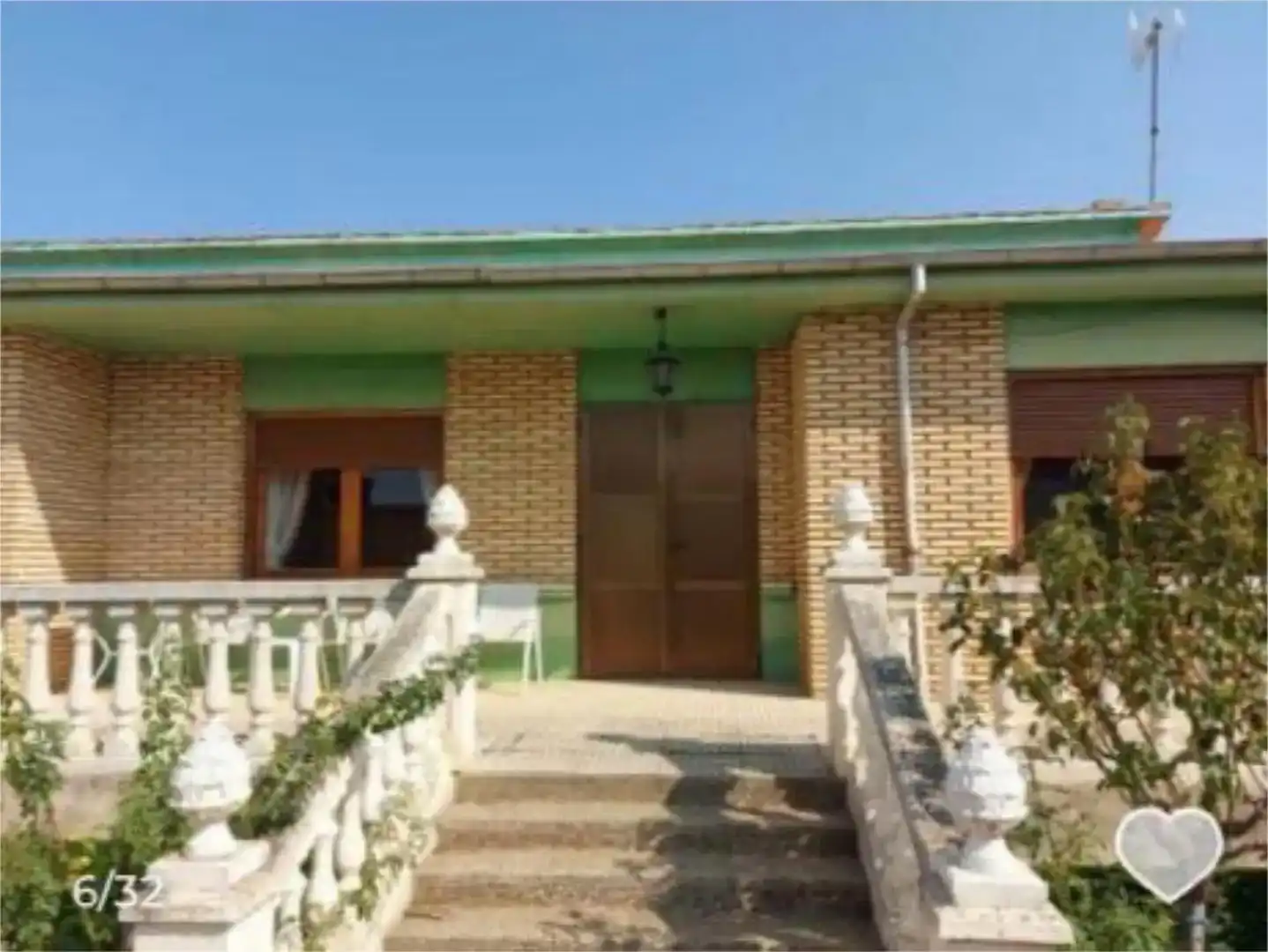 Vista exterior de Casa o xalet en venda en Gordoncillo amb Jardí privat