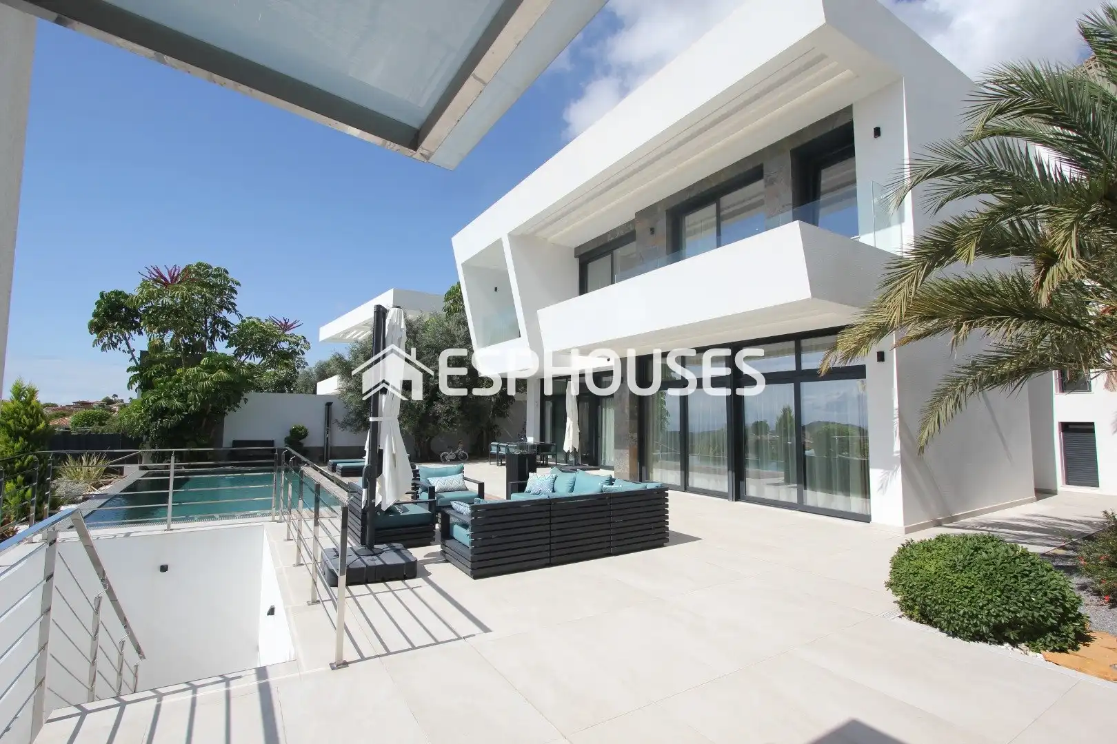 Casa con piscina in vendita a Golf Bahía