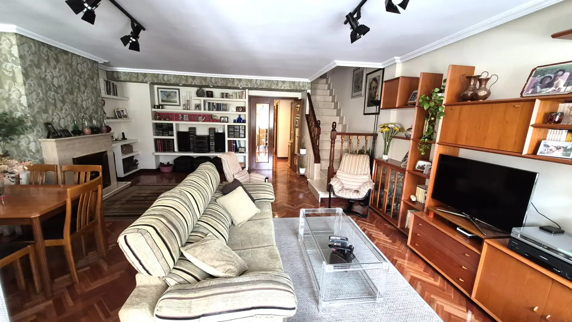 Sala d'estar de Casa o xalet en venda en Alcalá de Henares amb Aire condicionat, Calefacció i Parquet