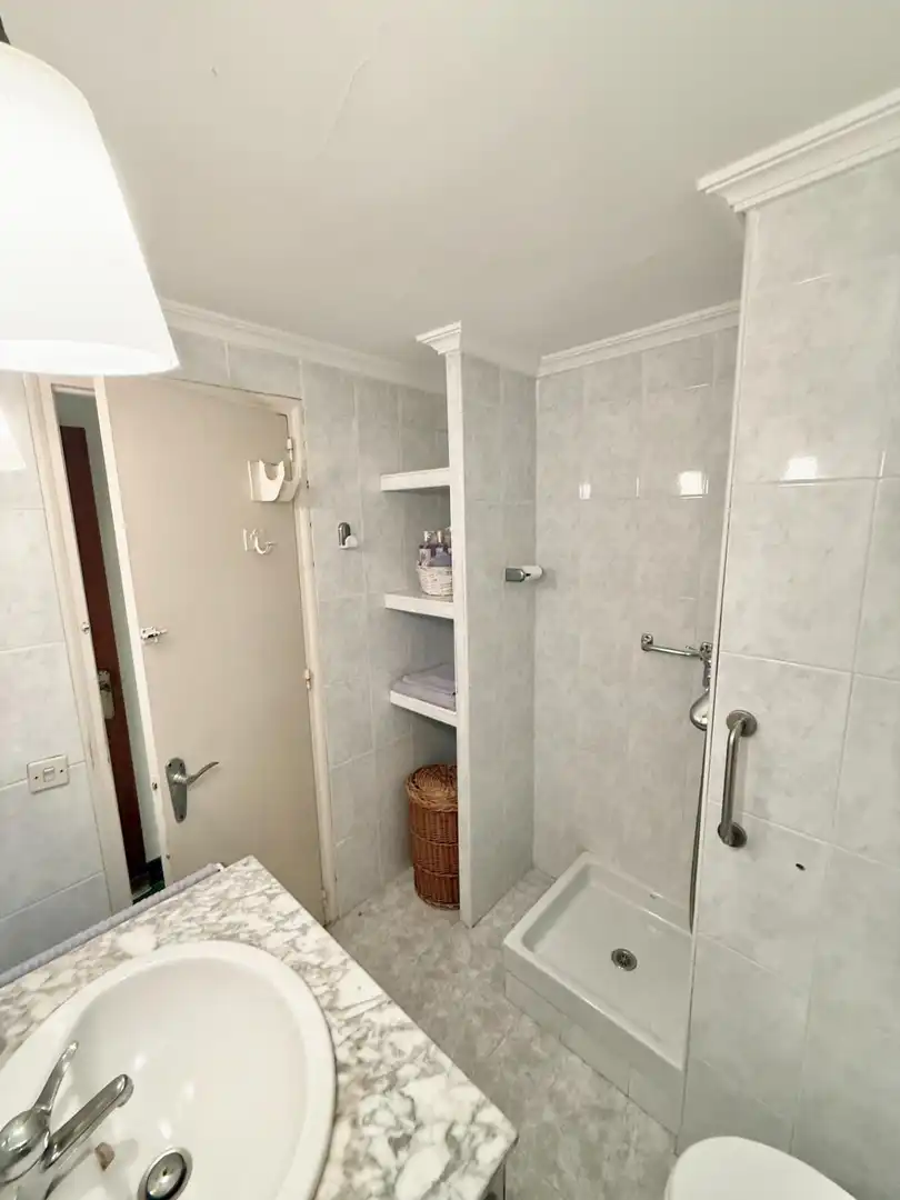 Bathroom of Apartments for sale in Sevilla