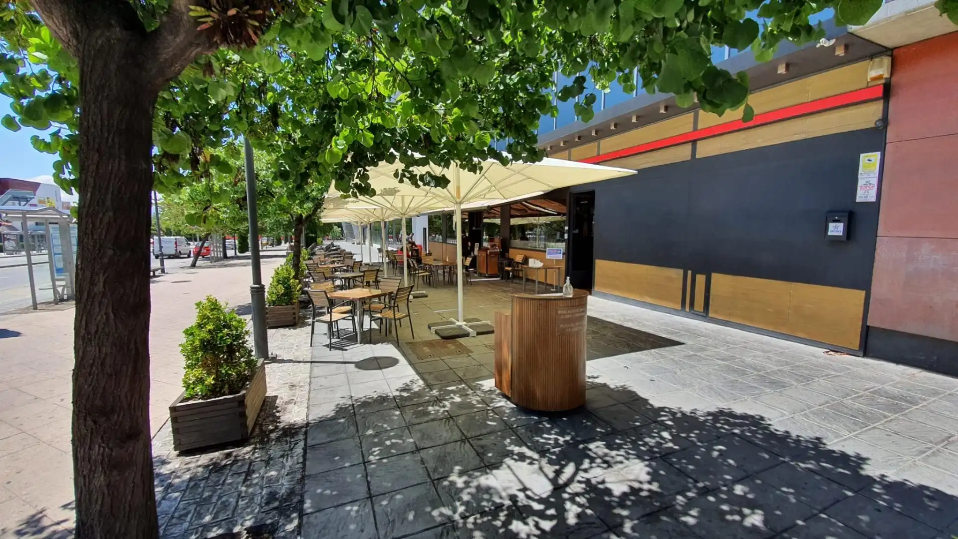 Terrassa de Local de lloguer en Granada amb Aire condicionat i Moblat