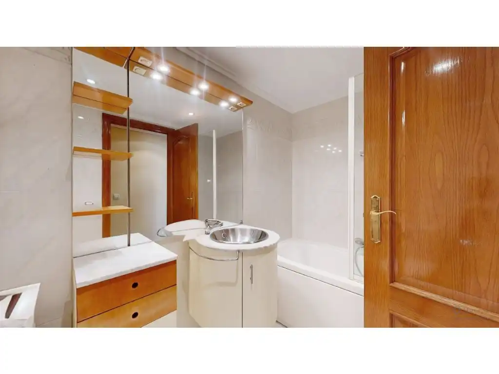Flat for sale in Exposició