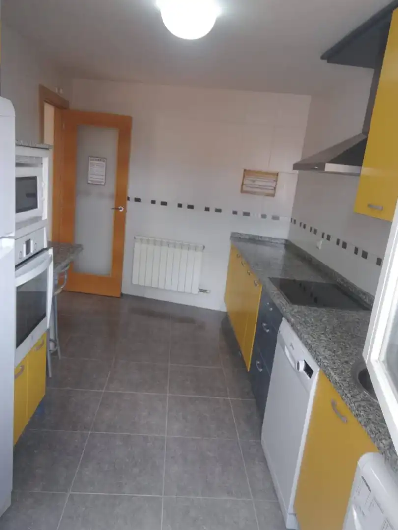 Cocina de Piso en venta en Villares de la Reina con Calefacción, Horno y Microondas
