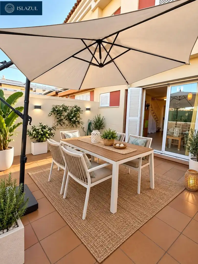 Reihenhaus mit Pool zum Verkauf in Calle Calle Catalamar