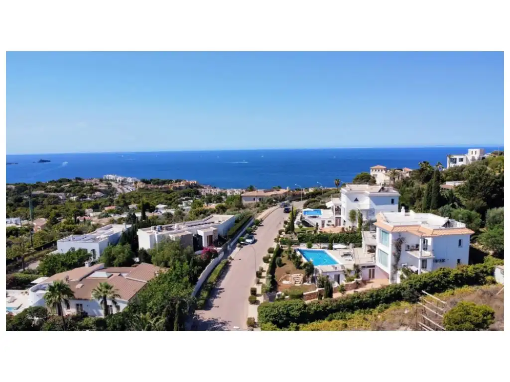 Vista exterior de Casa o xalet de lloguer en Calvià amb Aire condicionat, Jardí privat i Terrassa