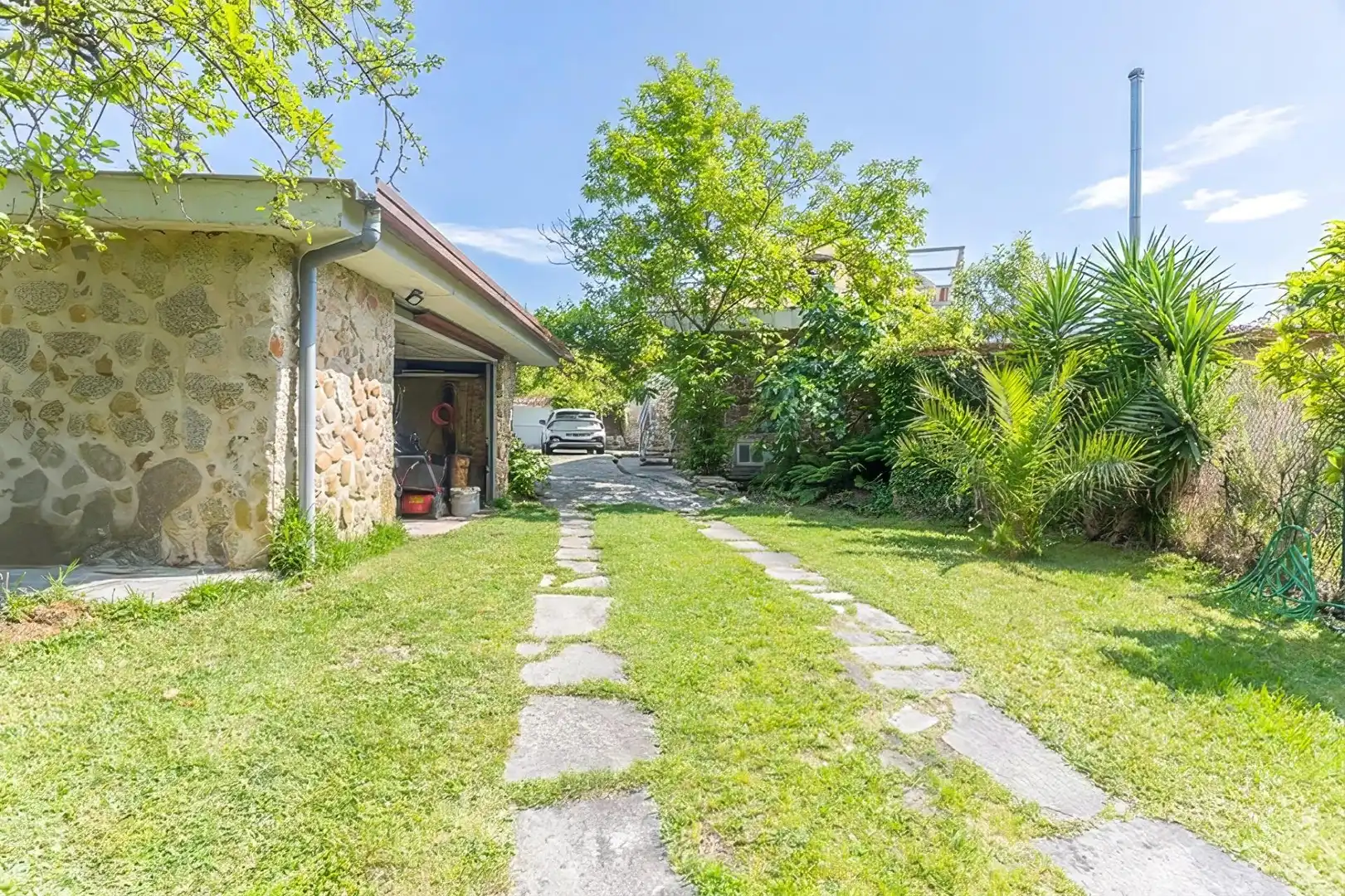 Vista exterior de Finca rústica en venda en Salvaterra de Miño amb Aire condicionat, Calefacció i Jardí privat