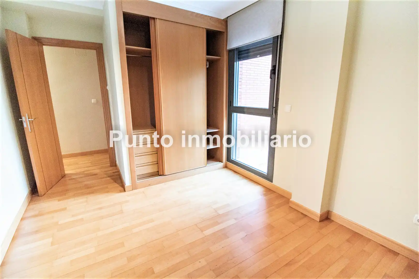 Bedroom of Houses for sale in Valladolid  with Heating, Private garden and Parquet flooring