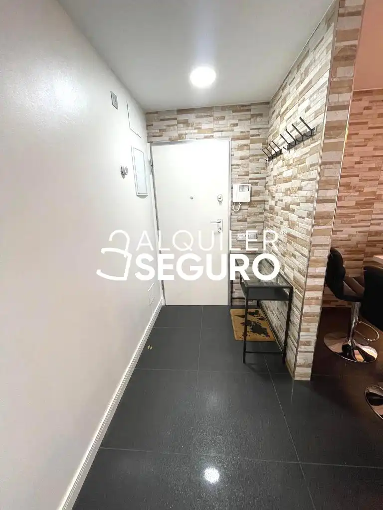 Flat for rent in Madrid  with Air Conditioner, Heating and Furnished