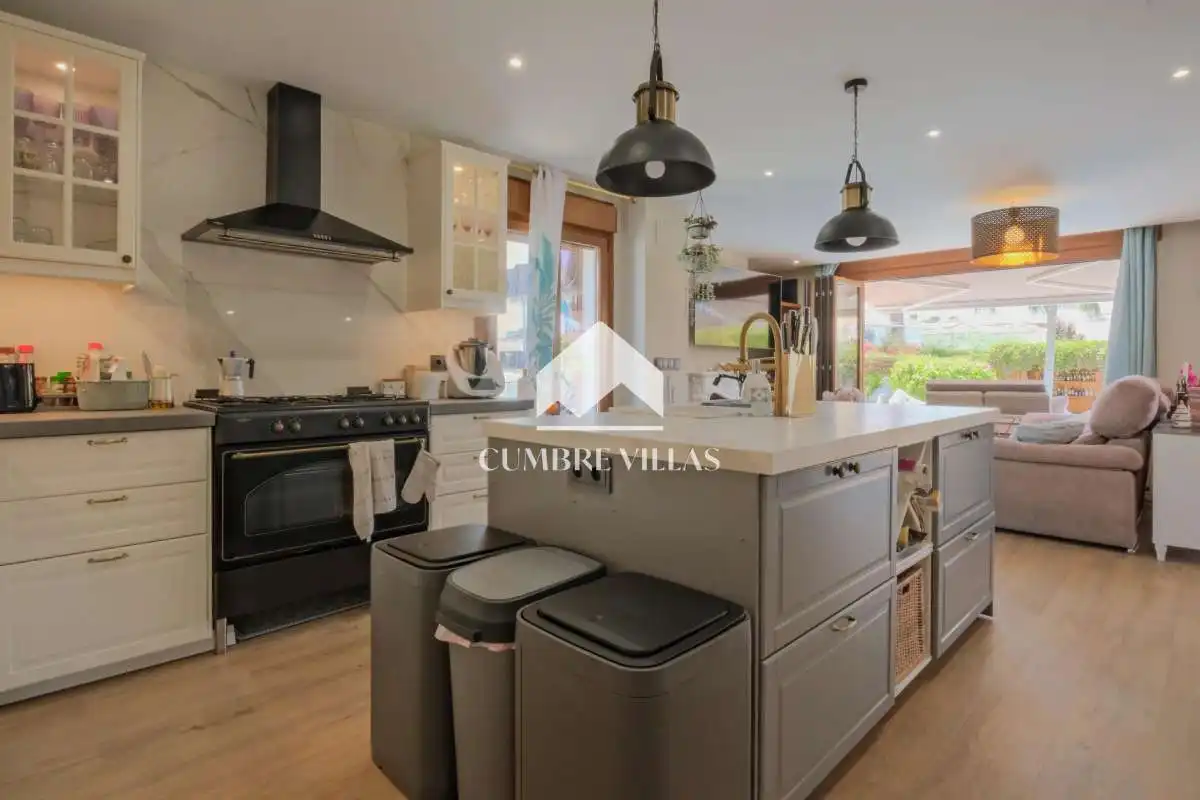Cocina de Casa o chalet en venta en Almuñécar con Jardín privado, Terraza y Amueblado