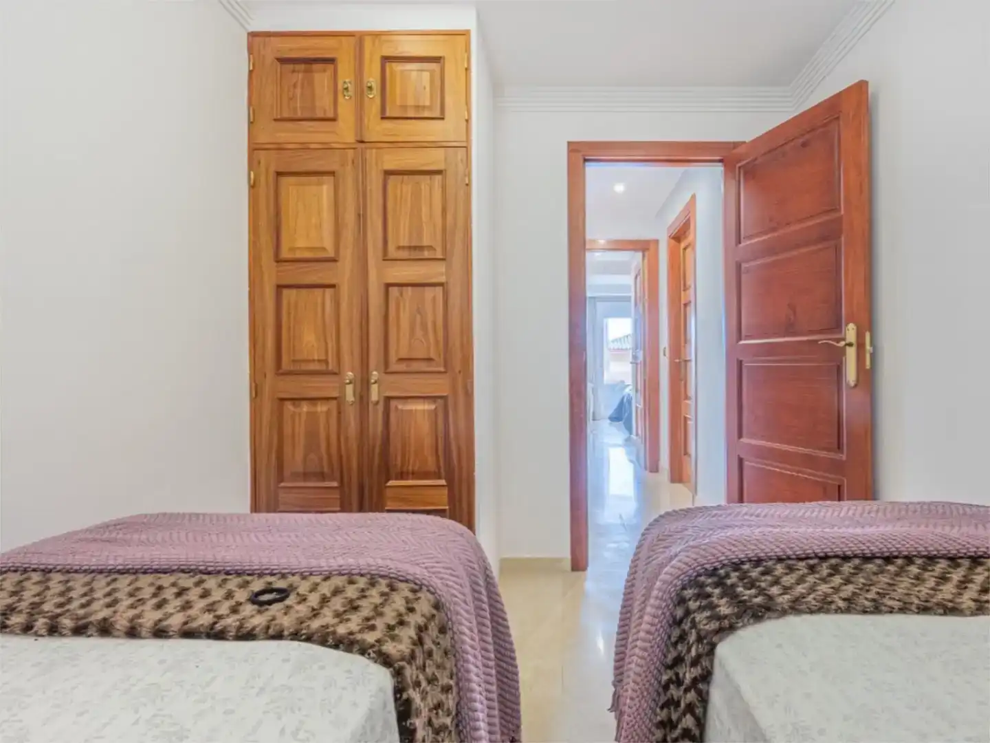 Dormitori de Apartament de lloguer en Marbella amb Aire condicionat, Piscina i Balcó