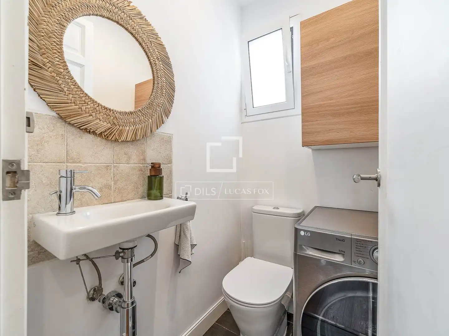 Bathroom of Attic for sale in Barcelona  with Air Conditioner, Heating and Terrace