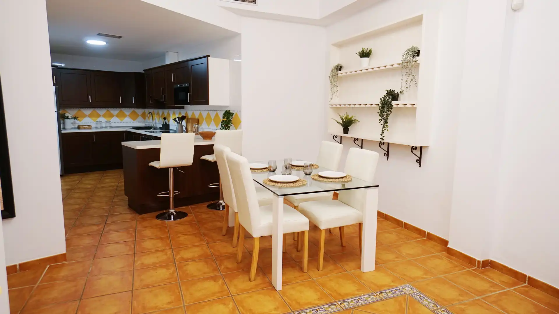 Menjador de Apartament de lloguer en Benahavís amb Aire condicionat, Moblat i Forn
